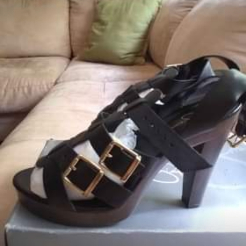 High heel shoe pumps